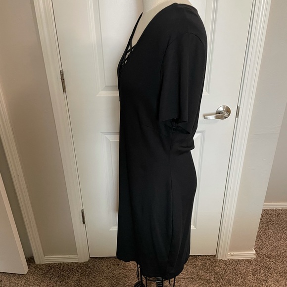 Forever 21+ Criss Cross Cleavage Dress - Picture 5 of 7